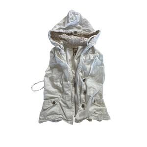 Nori Kids Hooded Vest – White with Floral Hood Lining, Size Medium